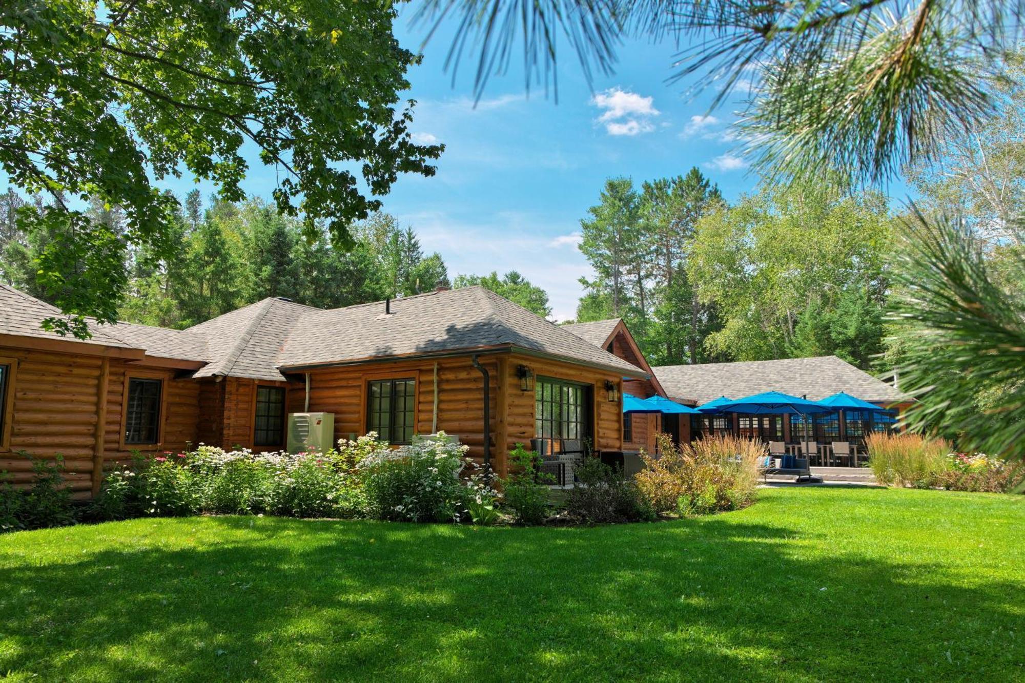 Hotel Haliburton Post House Minden Exteriér fotografie